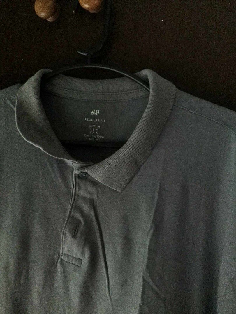 H&M Regular Fit Polo Shirt (Category: Tshirts & Polo Shirts ) located in General Trias. Submitted by dunht (Listing ID 1395624959, Image 2). Description: Color Gray 9/10 Size: 22x25 boxy fit.