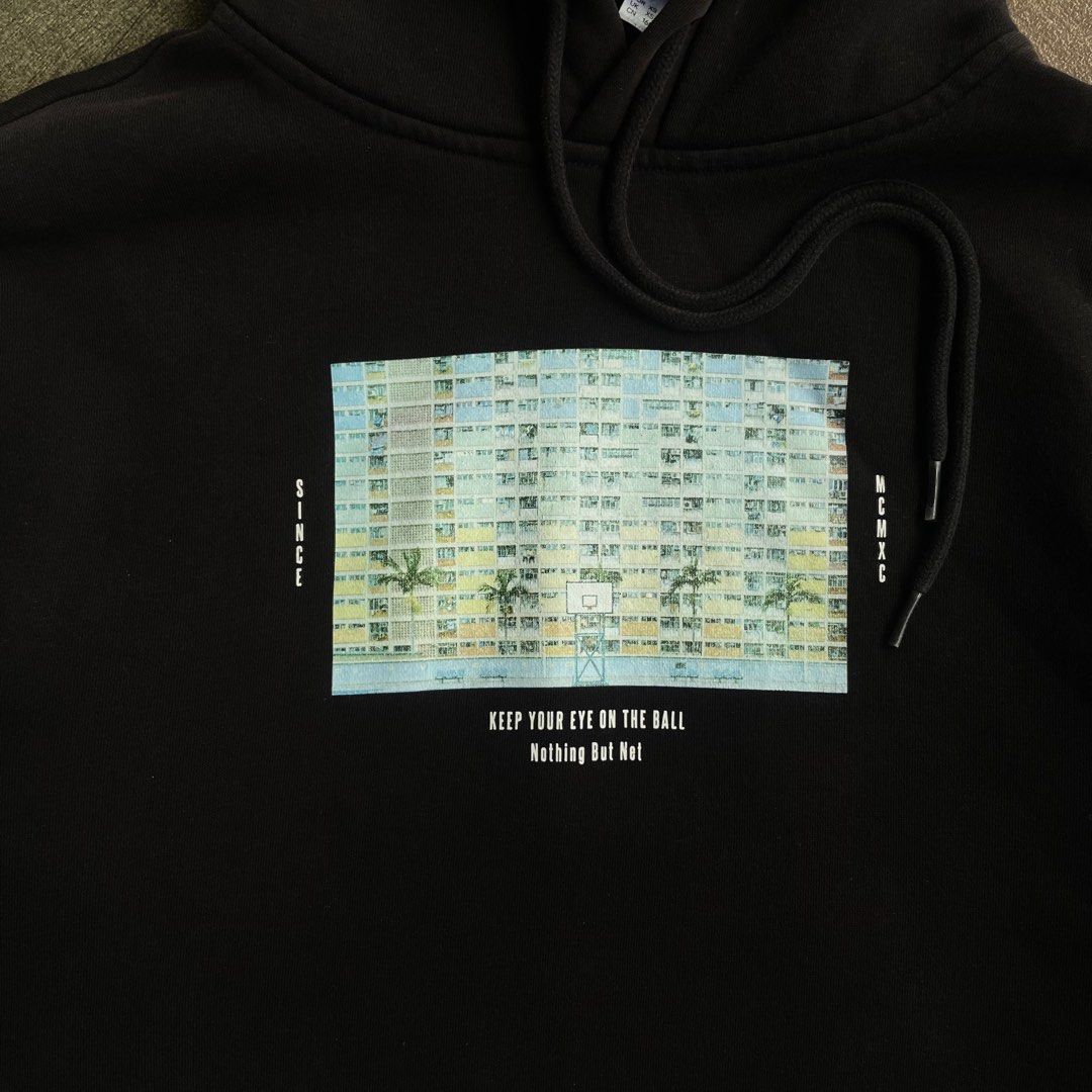 H&M Hoodie Nothing But Net (Category: Hoodies) located in Dasmarinas. Submitted by abramdeclutters (Listing ID 1395686544, Image 2). Description: H&M nbn hoodie size: xs (men) dimes: 20x25" condition: good (goods pa yung garter and slight discoloration as seen on pic (bagay naman sa black)) mop/mod: gcash/j&t lalamove (shoulder of the buyer) drop your offers‼️ can do meetups around gma, bulihan, carmona, pala pala 📍Dasmariñas.