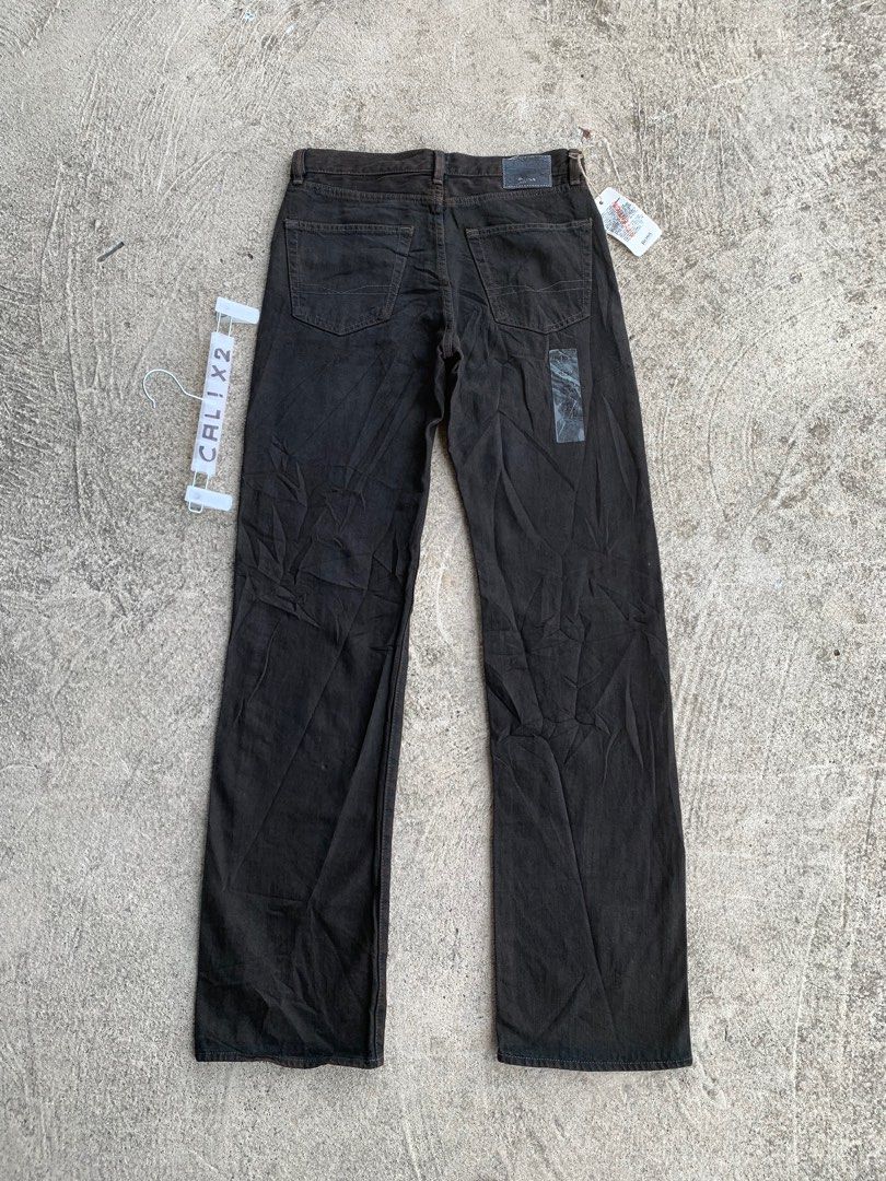 HUGO BOSS TEXAS JEANS (Category: Jeans) located in Kapalong. Submitted by ac_thrift (Listing ID 1395588052, Image 2). Description: HUGO BOSS TEXAS JEANS Size: W31 x L34 on tag Actual measurements Waist: 31-32 Full length: 45 Hem: 8.5 Brand new/Deadstock with hangtag Issue: Expired leather patch nasa pic po MoP: Gcash Location: Mindanao, Davao del Norte, Kapalong, 8113.