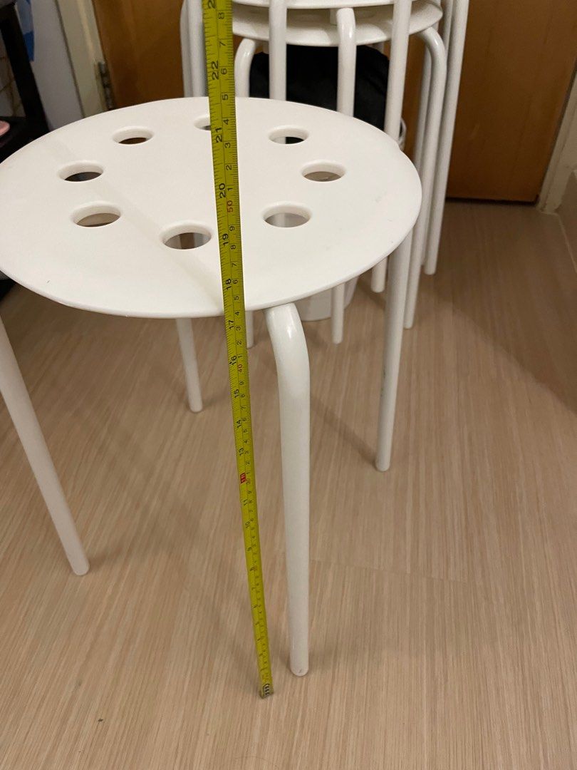 Ikea White Stackable Stools （分類：椅子）位於 Hong Kong。 由 dwytang 提交（商品編號 1395658040，圖片 3）。簡介： $30 each。