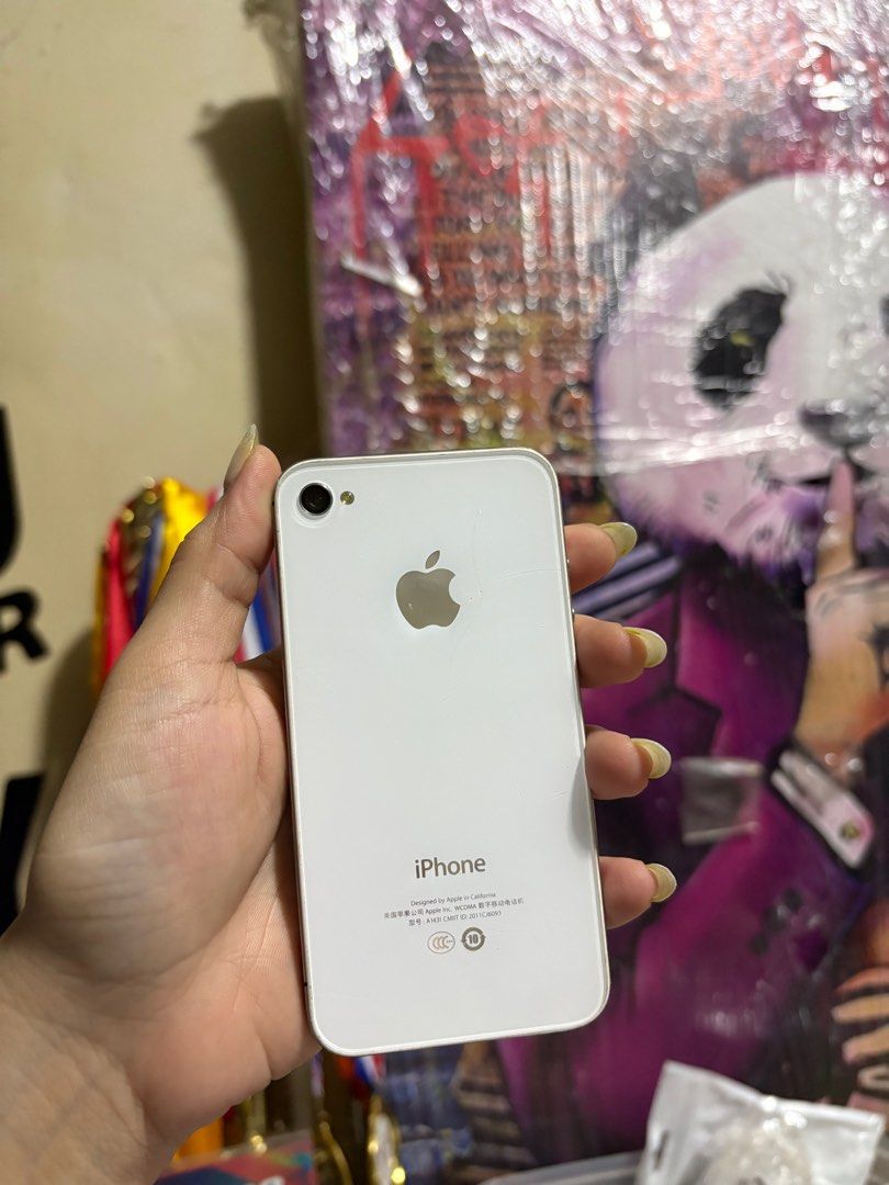 iphone 4s ios6 😍 16gb (Category: Portable Audio Accessories) located in Quezon City. Submitted by shawi_08 (Listing ID 1395704289, Image 3). Description: Rare Iphone 4s Ios 6 😍❤️ with complete box ✅ with free earphone ✅ with free cord charger ✅ with games and music ✅.
