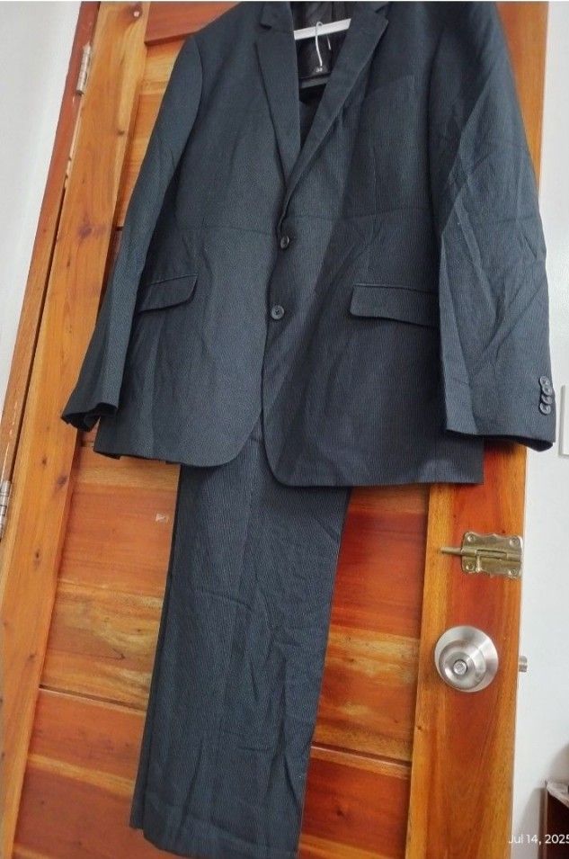 KENNETH COLE MEN'S 2PC SUIT (Category: Sets & Coordinates) located in Paranaque City. Submitted by maapolonio (Listing ID 1395593169, Image 2). Description: used once sz 46R bought in the USA navy blue 2XL.
