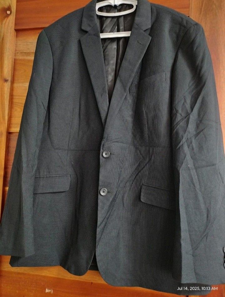 KENNETH COLE MEN'S 2PC SUIT (Category: Sets & Coordinates) located in Paranaque City. Submitted by maapolonio (Listing ID 1395593169, Image 1). Description: used once sz 46R bought in the USA navy blue 2XL.