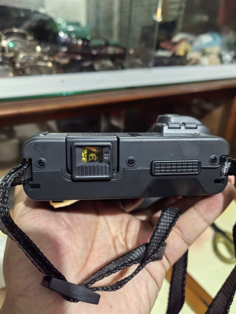Konica KC-300 Still Video Camera (Category: Cameras) located in Cebu City. Submitted by dudes_villanueva (Listing ID 1395586526, Image 2). Description: Konica KC-300 Still Video Camera. 📌Type: It is a still video camera (SVC), a precursor to digital cameras that stored still images as analog video frames. 📌Release and Market: The KC-300 was a production model released by Konica after the KC-100 in 1988, sold exclusively in Japan. 📌Technology: 