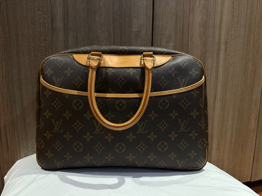 Louis Vuitton Deauville (Category: Luxury Bags & Wallets) located in Quezon City. Submitted by mzrc1 (Listing ID 1395675372, Image 2). Description: Authentic Louis Vuitton Deauville handbag. Features the iconic LV monogram canvas, with a zip closure and leather handles. The bag has a structured shape and a spacious interior. Includes the original dust bag. A classic and stylish piece. RFS not being used anymore Check last photo for stain Inclusio