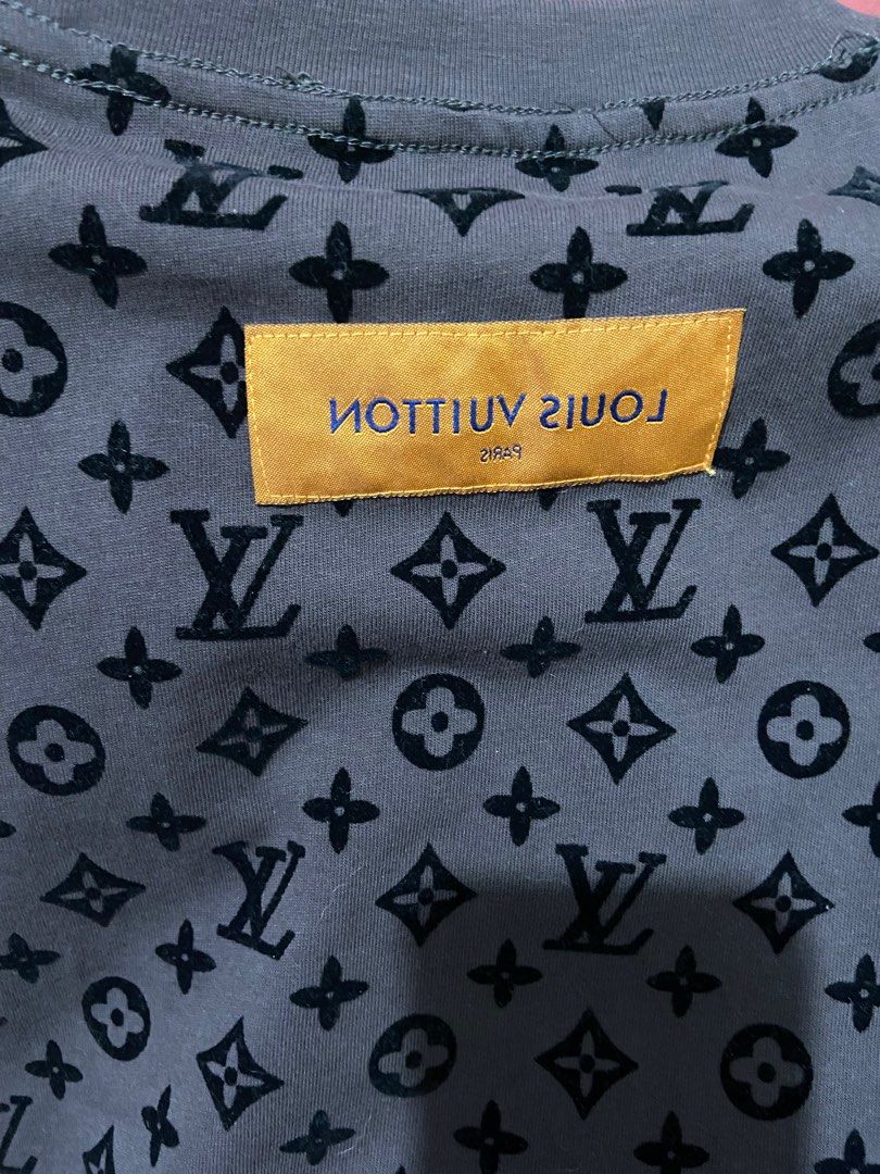 Louis Vuitton Monogram Mens T-shirt (Category: Tshirts & Polo Shirts ) located in Quezon City. Submitted by louiesaaa (Listing ID 1395715786, Image 2). Description: - Louis Vuitton monogram t-shirt - Gray color - Size L - Crew neck - Authentic Louis Vuitton label.