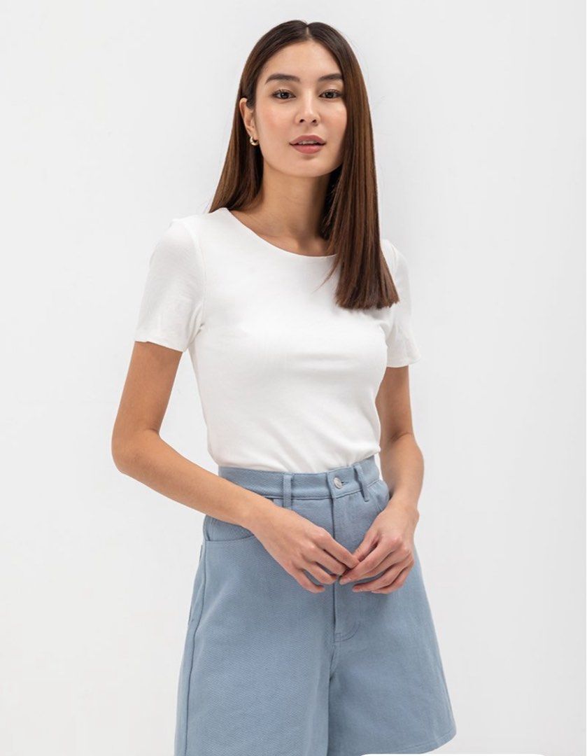 NEVE BASIC ROUND NECK TEE (Category: Sets or Coordinates) located in Singapore. Submitted by comoco (Listing ID 1395637209, Image 2). Description: - Love, and Bravery - White short-sleeved top - Perfect for everyday wear - Casual and chic style.