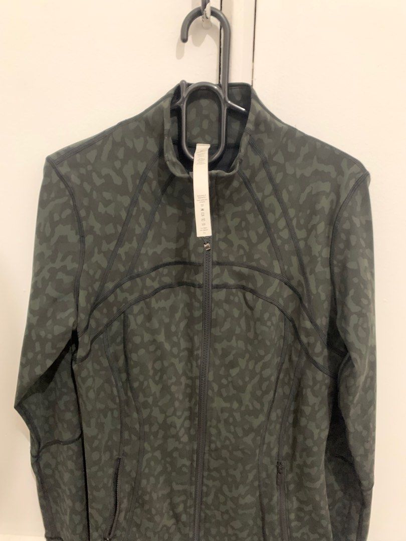 Lululemon Define Jacket Camo (Category: Activewear) located in Quezon City. Submitted by declutterwithm (Listing ID 1395599179, Image 1). Description: — size 10 — no damage — rfs: not my size — negotiable! message me ☺️.