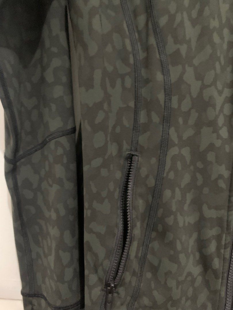 Lululemon Define Jacket Camo (Category: Activewear) located in Quezon City. Submitted by declutterwithm (Listing ID 1395599179, Image 3). Description: — size 10 — no damage — rfs: not my size — negotiable! message me ☺️.