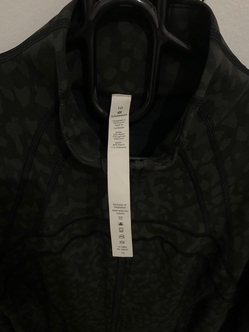 Lululemon Define Jacket Camo (Category: Activewear) located in Quezon City. Submitted by declutterwithm (Listing ID 1395599179, Image 2). Description: — size 10 — no damage — rfs: not my size — negotiable! message me ☺️.
