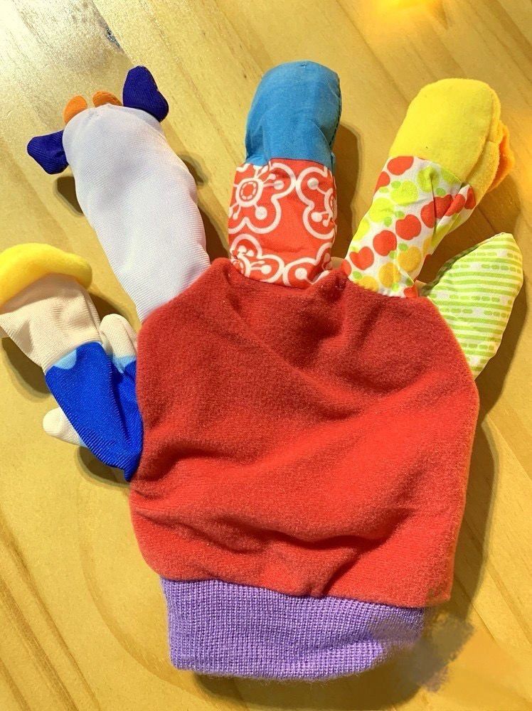 Original Chicco Farmyard Finger Puppet - Educational toy (Category: Infant Playtime) located in Manila. Submitted by kathalonzo04 (Listing ID 1395642846, Image 3). Description: Chicco Finger Puppet SALE🥳 ₱550 only SRP: ₱800 A Glove Puppet to wear to share with the child’s special moments of the game. Will be a discovery to see that the farm comes to life in his hands and with the stories of the parent : cob squeaks , the duck does squeak , the m