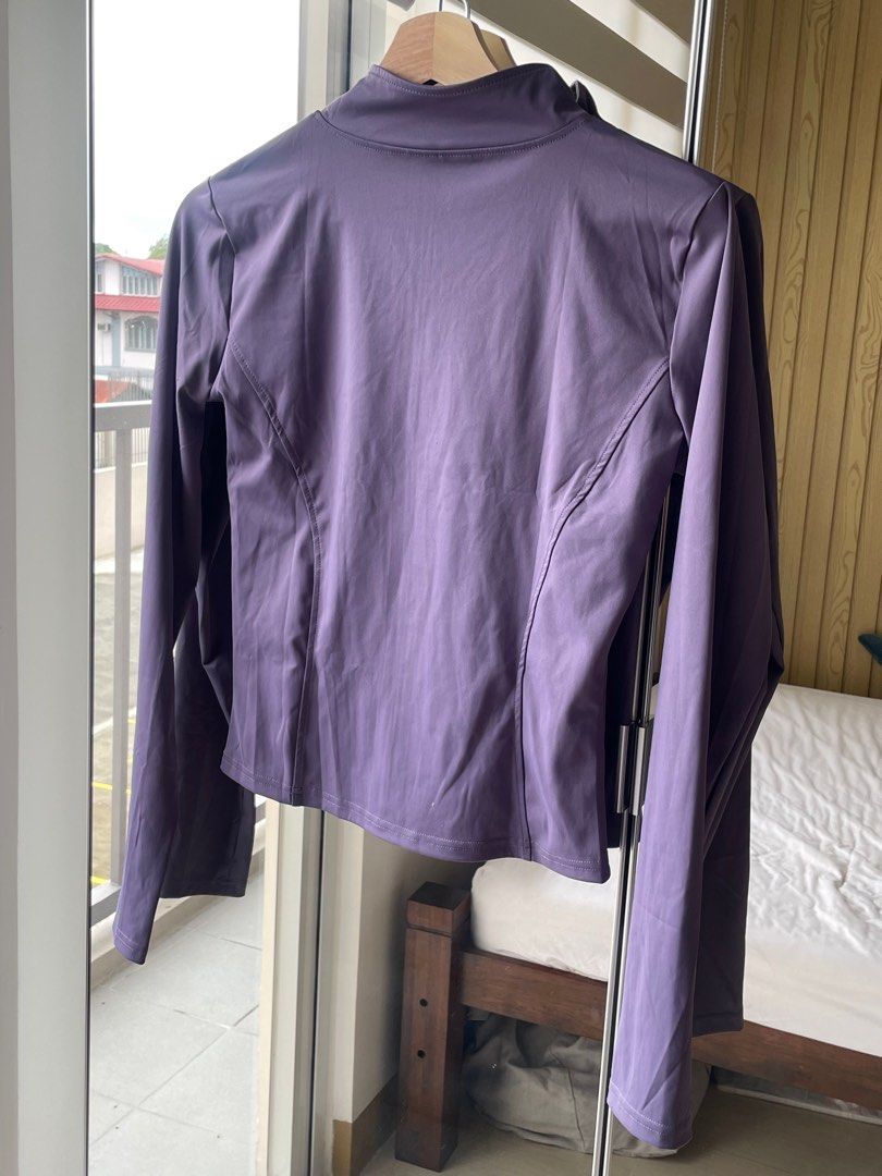Purple Long Sleeve Workout Top (Category: Activewear) located in Las Pinas. Submitted by serialthrifter (Listing ID 1395566382, Image 2). Description: Fits small to semi-large. Buttery smooth and comfortable material. Gifted but never used because I don’t like wearing long sleeved tops when working out..