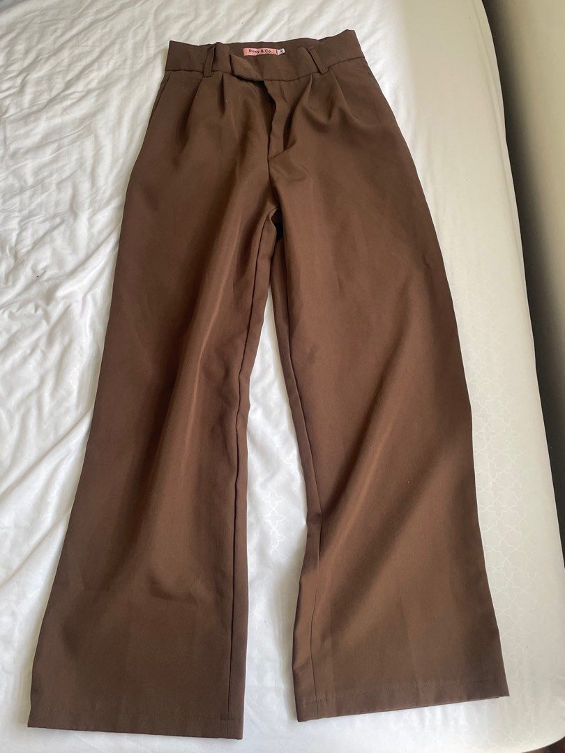 Roxy & Co. Brown Wide Leg Pants - M (Category: Other Bottoms) located in Las Pinas. Submitted by serialthrifter (Listing ID 1395567084, Image 2). Description: Brown wide-leg pants from Roxy & Co. Features a high-waisted design with pleats at the front. Includes a zipper and multiple button closures. The pants have a classic, versatile style suitable for various occasions. Size M..