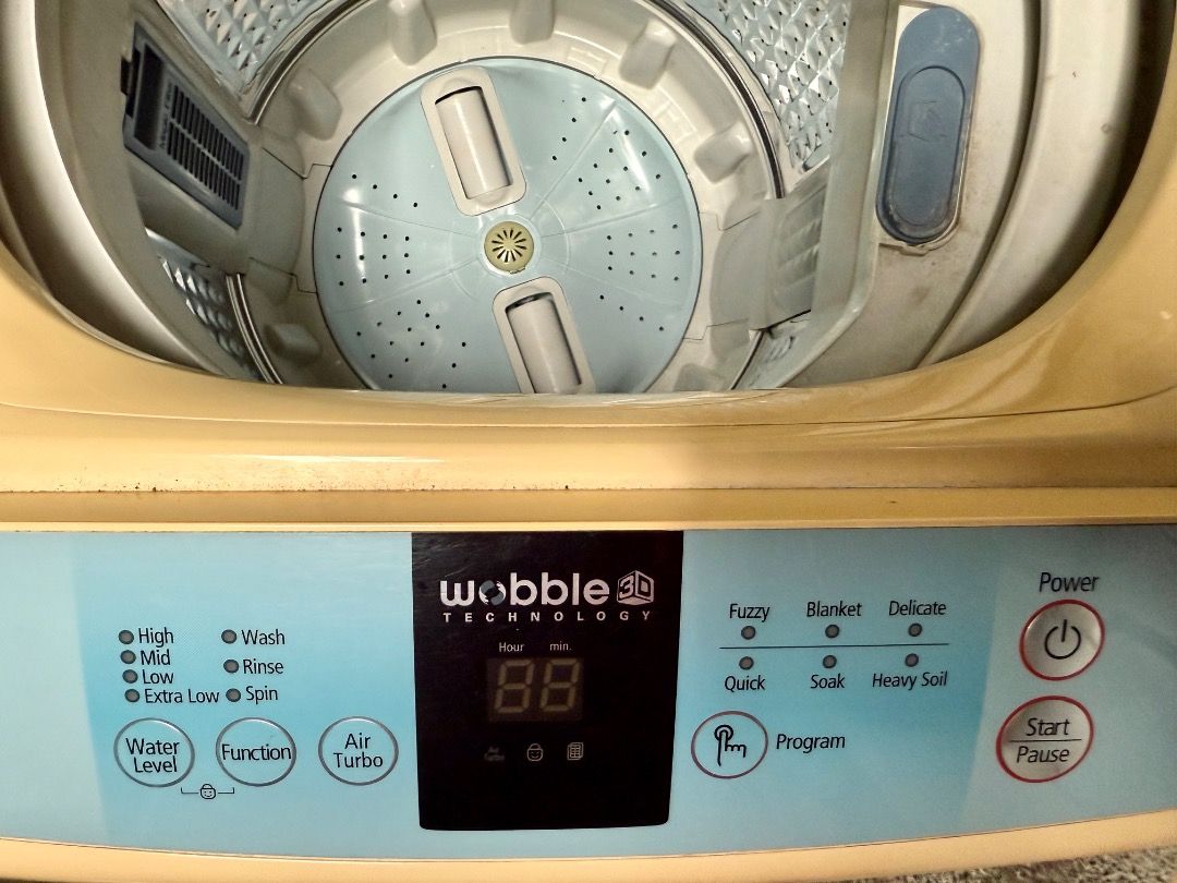 Samsung Wobble 7kg top load automatic washing machine (Category: Washing Machines and Dryers) located in Taguig. Submitted by denniscu (Listing ID 1395651497, Image 3). Description: Top load Automatic 7kg Working condition Minor repairs Pickup or Lalamove to your location.