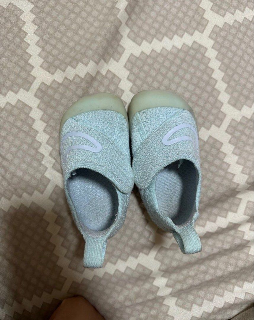 Sepatu bayi Nike Swoosh Baby, Bayi Anak, Mainan Baby Walker