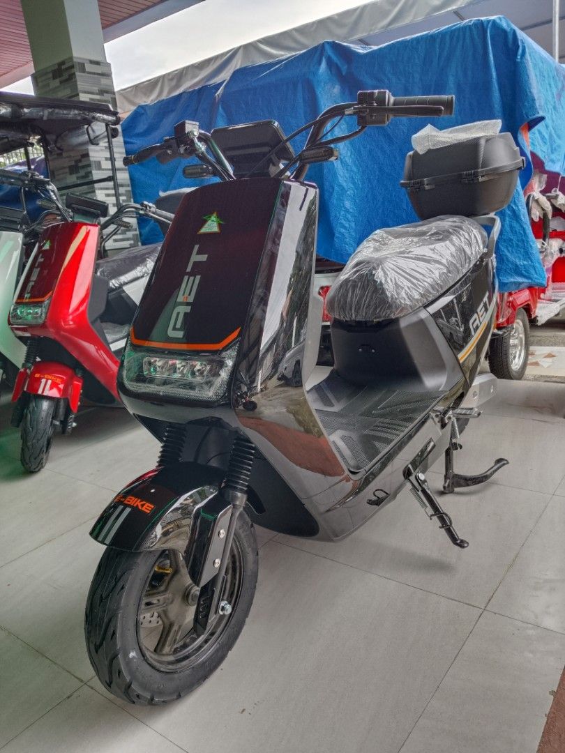 👉SUPER BERLIN 115 V2 2WHEELS E-SCOOTER 🛵 (Category: Bicycles) located in Antipolo. Submitted by mgrace0920 (Listing ID 1395667464, Image 1). Description: RESTOCKED‼️MAS PINALAKAS NA E- SCOOTER 2000WATTS NAA‼️😱😍 👉SUPER BERLIN 115 V2 2WHEELS E-SCOOTER 🛵 😱2000 WATTS 😱60V20AH BATTERY ▪️₱2*,999👌 ✔️FREE DELIVERY WITHIN METRO MANILA ✔️FREE ASSEMBLE & DEMO ✔️FREE HELMET ✔️FREE SIDE MIRROR ✔️WITH TOP BOX ✔️WITH CERTIFICATE OF OWNERSHIP NO GAS⛽️ N