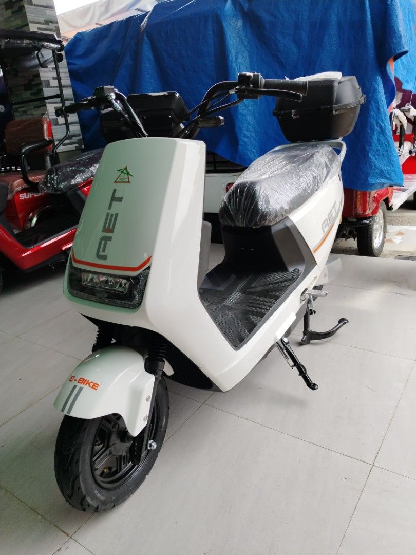 👉SUPER BERLIN 115 V2 2WHEELS E-SCOOTER 🛵 (Category: Bicycles) located in Antipolo. Submitted by mgrace0920 (Listing ID 1395667464, Image 3). Description: RESTOCKED‼️MAS PINALAKAS NA E- SCOOTER 2000WATTS NAA‼️😱😍 👉SUPER BERLIN 115 V2 2WHEELS E-SCOOTER 🛵 😱2000 WATTS 😱60V20AH BATTERY ▪️₱2*,999👌 ✔️FREE DELIVERY WITHIN METRO MANILA ✔️FREE ASSEMBLE & DEMO ✔️FREE HELMET ✔️FREE SIDE MIRROR ✔️WITH TOP BOX ✔️WITH CERTIFICATE OF OWNERSHIP NO GAS⛽️ N