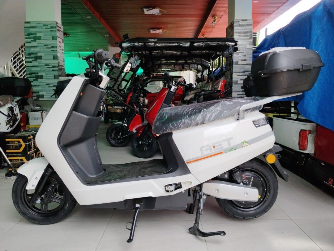 👉SUPER BERLIN 115 V2 2WHEELS E-SCOOTER 🛵 (Category: Bicycles) located in Antipolo. Submitted by mgrace0920 (Listing ID 1395667826, Image 3). Description: RESTOCKED‼️MAS PINALAKAS NA E- SCOOTER 2000WATTS NAA‼️😱😍 👉SUPER BERLIN 115 V2 2WHEELS E-SCOOTER 🛵 😱2000 WATTS 😱60V20AH BATTERY ▪️₱2*,999👌 ✔️FREE DELIVERY WITHIN METRO MANILA ✔️FREE ASSEMBLE & DEMO ✔️FREE HELMET ✔️FREE SIDE MIRROR ✔️WITH TOP BOX ✔️WITH CERTIFICATE OF OWNERSHIP NO GAS⛽️ N