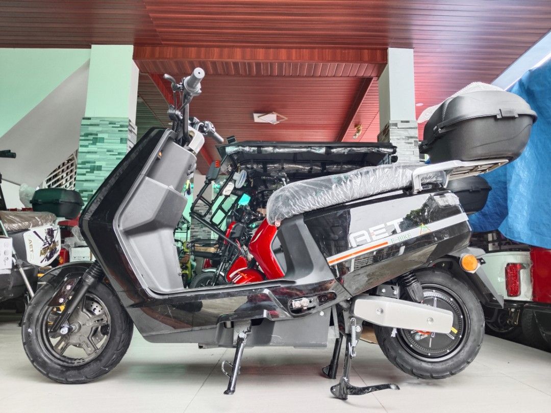 👉SUPER BERLIN 115 V2 2WHEELS E-SCOOTER 🛵 (Category: Bicycles) located in Antipolo. Submitted by mgrace0920 (Listing ID 1395667826, Image 2). Description: RESTOCKED‼️MAS PINALAKAS NA E- SCOOTER 2000WATTS NAA‼️😱😍 👉SUPER BERLIN 115 V2 2WHEELS E-SCOOTER 🛵 😱2000 WATTS 😱60V20AH BATTERY ▪️₱2*,999👌 ✔️FREE DELIVERY WITHIN METRO MANILA ✔️FREE ASSEMBLE & DEMO ✔️FREE HELMET ✔️FREE SIDE MIRROR ✔️WITH TOP BOX ✔️WITH CERTIFICATE OF OWNERSHIP NO GAS⛽️ N