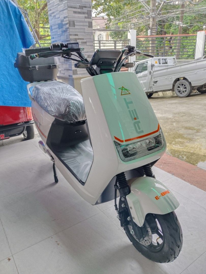 👉SUPER BERLIN 115 V2 2WHEELS E-SCOOTER 🛵 (Category: Bicycles) located in Antipolo. Submitted by mgrace0920 (Listing ID 1395668481, Image 3). Description: RESTOCKED‼️MAS PINALAKAS NA E- SCOOTER 2000WATTS NAA‼️😱😍 👉SUPER BERLIN 115 V2 2WHEELS E-SCOOTER 🛵 😱2000 WATTS 😱60V20AH BATTERY ▪️₱2*,999👌 ✔️FREE DELIVERY WITHIN METRO MANILA ✔️FREE ASSEMBLE & DEMO ✔️FREE HELMET ✔️FREE SIDE MIRROR ✔️WITH TOP BOX ✔️WITH CERTIFICATE OF OWNERSHIP NO GAS⛽️ N