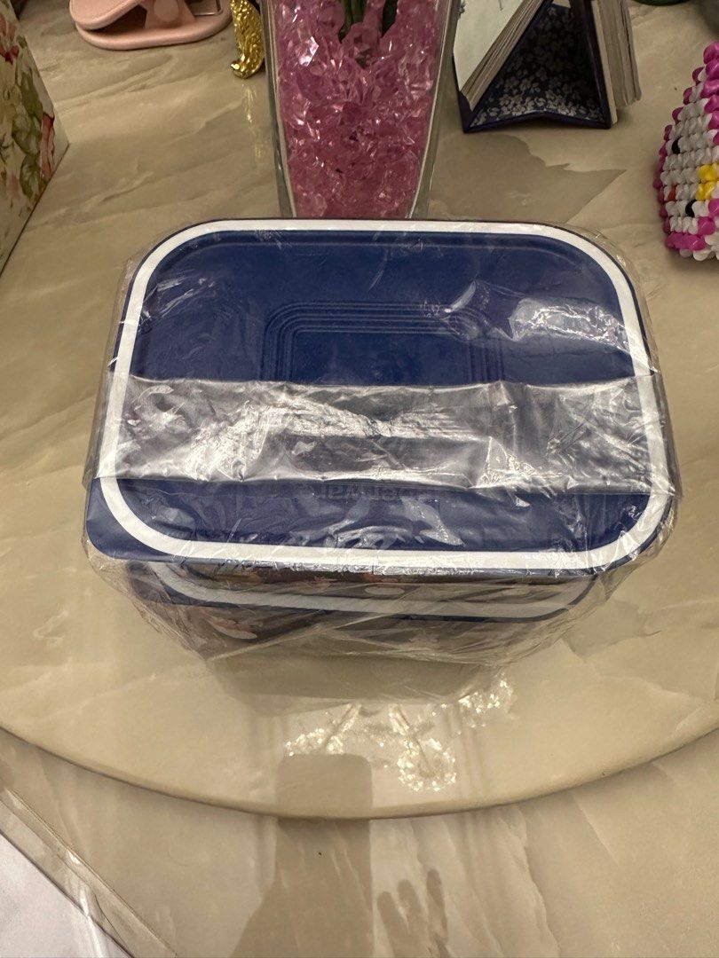 Tupperware Container (Category: Food Organisation & Storage) located in Singapore. Submitted by ngkg12 (Listing ID 1395681209, Image 3). Description: Tupperware Container (Exclusive design) 2 containers 15cmx11cmx10cm (First container) 15cmx11cmx5cm (2nd container) Air tight .