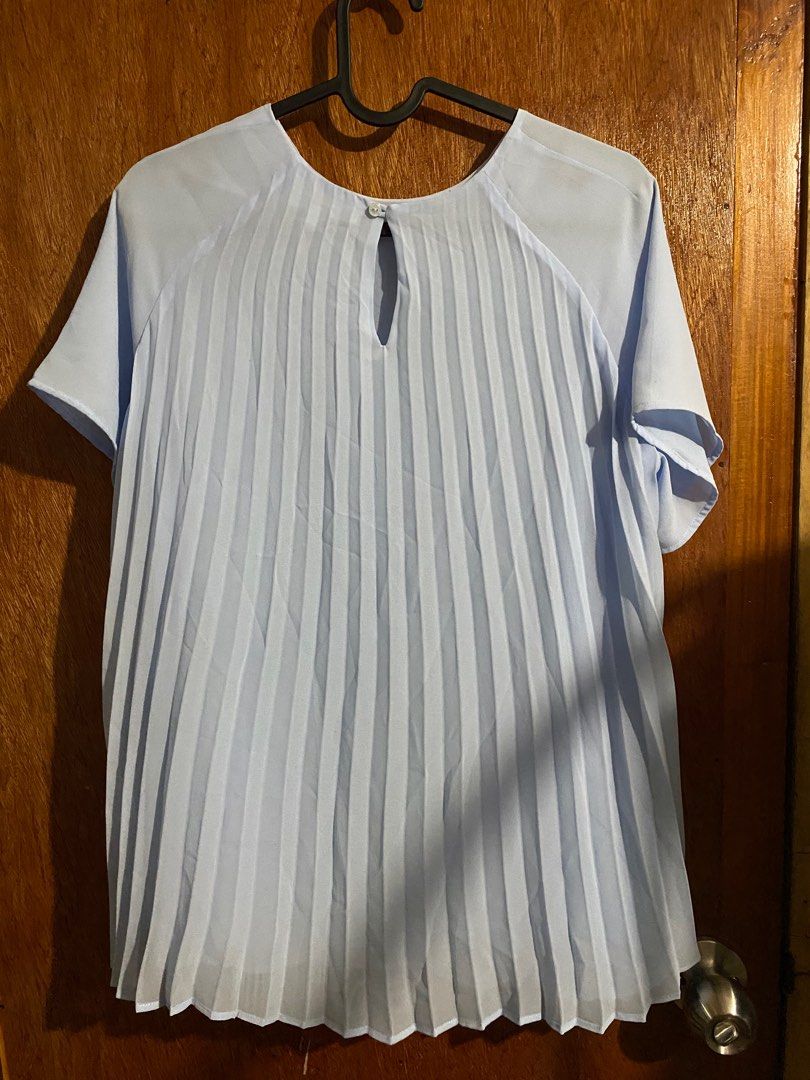 Uniqlo Pleated Top - Light Blue - Size M (Category: Blouses) located in Santa Rosa. Submitted by lesssojuplease (Listing ID 1395636428, Image 3). Description: - Uniqlo pleated top - Color: Light Blue - Size: M - Features: Round neckline, short sleeves - Material: 100% Polyester - Design: Pleated front - Closure: Button at back of neck Ship via J&T 📍Sta. Rosa.