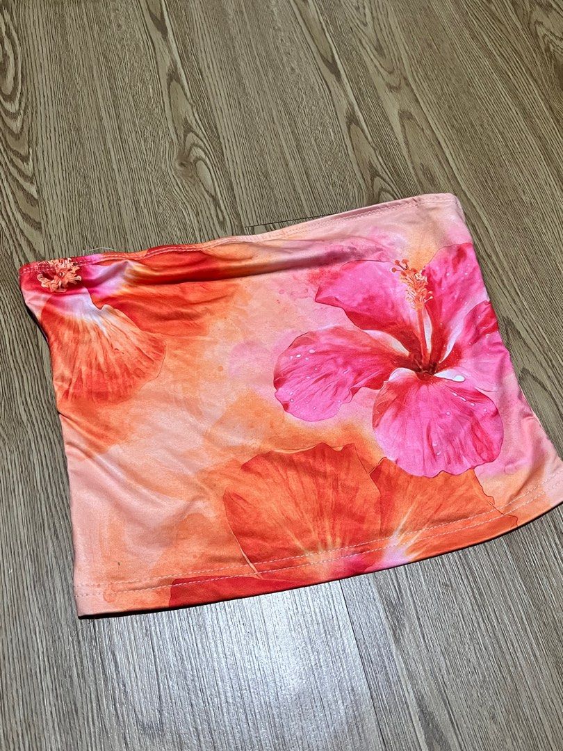 Y2K Floral Tube Top (Category: Others Tops) located in Quezon City. Submitted by dykwya (Listing ID 1395646472, Image 1). Description: fitted once, never used.
