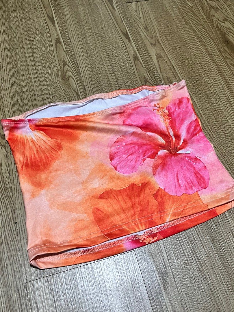 Y2K Floral Tube Top (Category: Others Tops) located in Quezon City. Submitted by dykwya (Listing ID 1395646472, Image 2). Description: fitted once, never used.