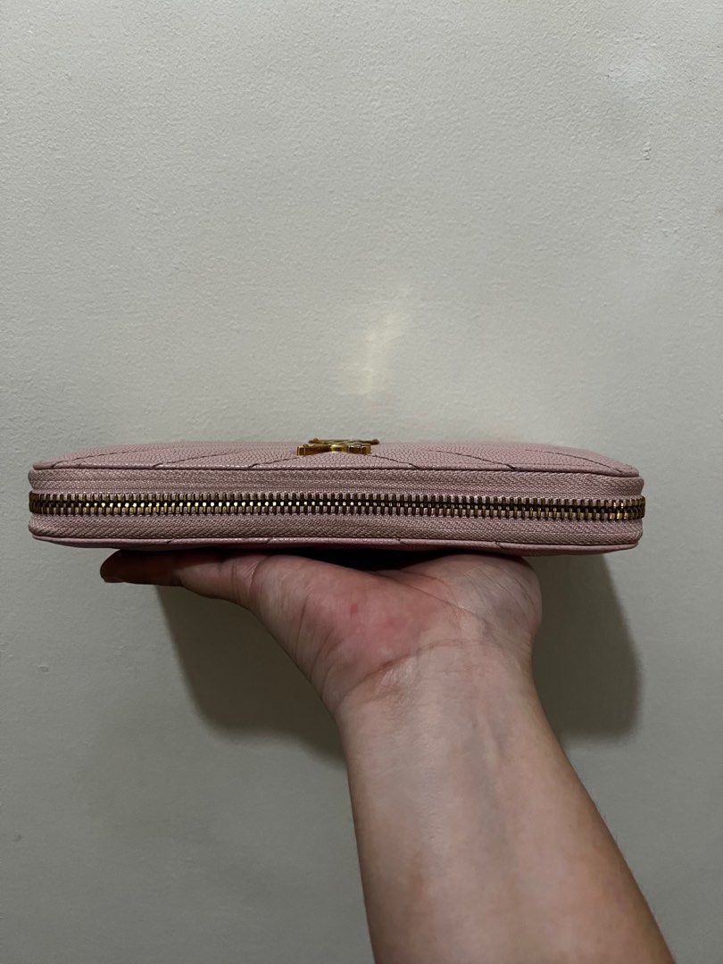 Ysl wallet (Category: Luxury Bags & Wallets) located in Valenzuela. Submitted by dianzskiyo (Listing ID 1395625861, Image 3). Description: 📍SELF - AUTHENTICATION📍 Preloved Ysl wallet 📍 what you see is what you get 📍 Managed ur expectation - this is preloved 📍 Slightly negotiable 📍 All details were already posted (pls check photos para iwas sa redundant na tanong 😉) 📍 Color may vary due to lighting 💡 📍 + SF 📍Last pic for refence only ct