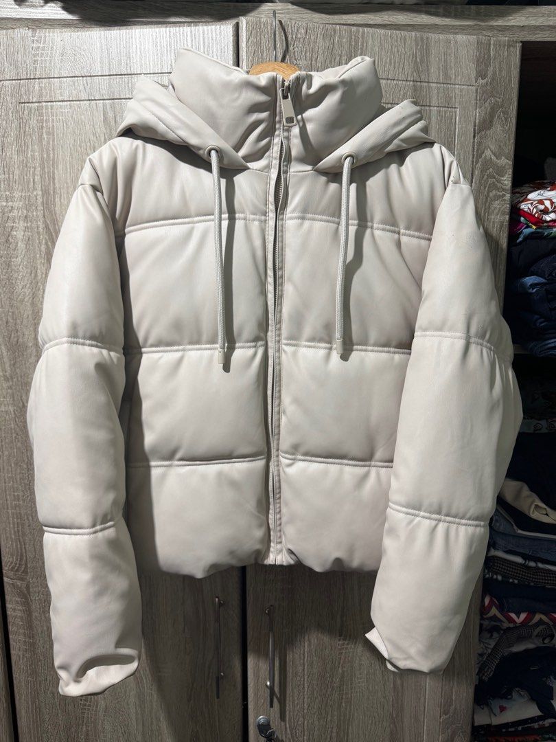 Zara Faux Leather Cropped Puffer Jacket - Medium (Category: Coats, Jackets and Outerwear) located in Balanga. Submitted by kyleweeee (Listing ID 1395723070, Image 3). Description: .