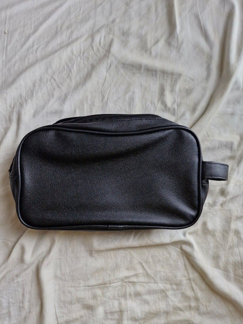 Adventure Leather Clutch Bag Black (Category: Belt bags, Clutches and Pouches) located in Mandaluyong City. Submitted by s0nym (Listing ID 1390626499, Image 2). Description: Unused Unisex RFS: Decluttering.