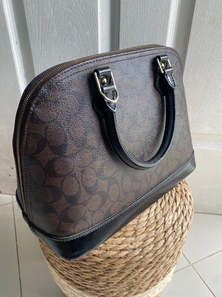 Alma bag (Category: Luxury Bags & Wallets) located in Cavite. Submitted by jyesebel (Listing ID 1390618074, Image 2). Description: Hello There! I'm selling my preloved Alma bag with creed and code Please see last photo for flaws (nagroon ng crack sa baba. pwedeng pinturahan Wala po syang sira pero nagkaroon na ng cracks kase hindi na nagagamit. Malinis ang loob It comes with a dust bag, sling, and heartshape lock with key Price: P700 plus shippin