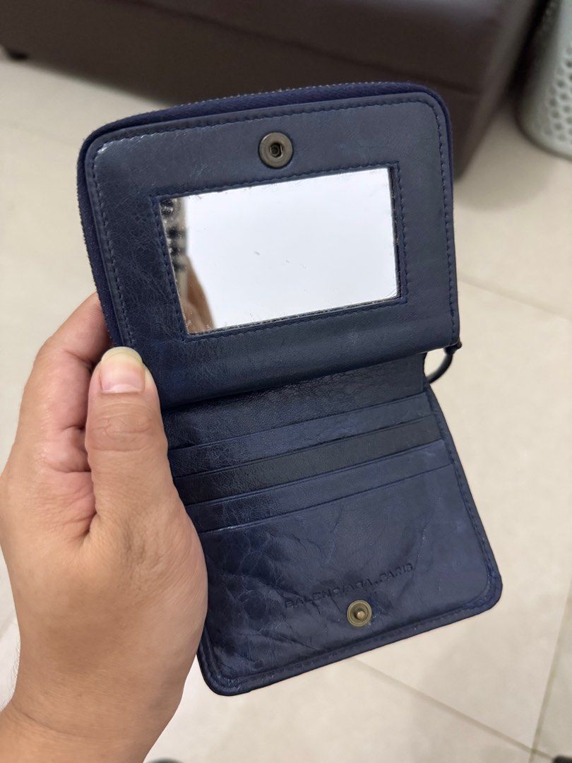 Balenciaga wallet (Category: Luxury Bags & Wallets) located in General Trias. Submitted by gb_demidabi (Listing ID 1390706835, Image 3). Description: No flaw Original Item only.
