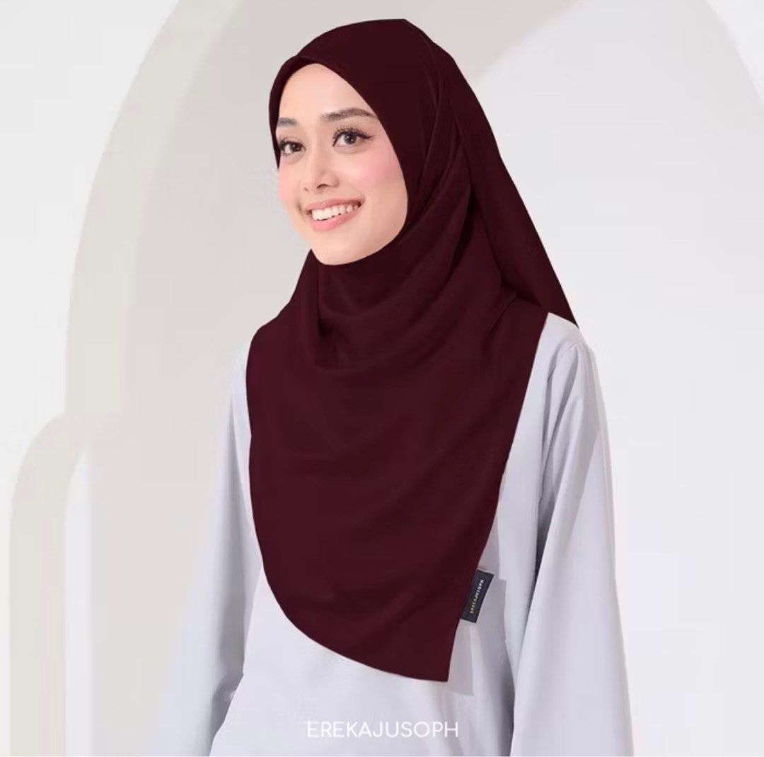 BAWAL SATIN BY EREKAJUSOPH (Category: Hijabs) located in Ipoh. Submitted by prelovedbytxqa (Listing ID 1390740911, Image 1). Description: Code : Sexy Burgundy.