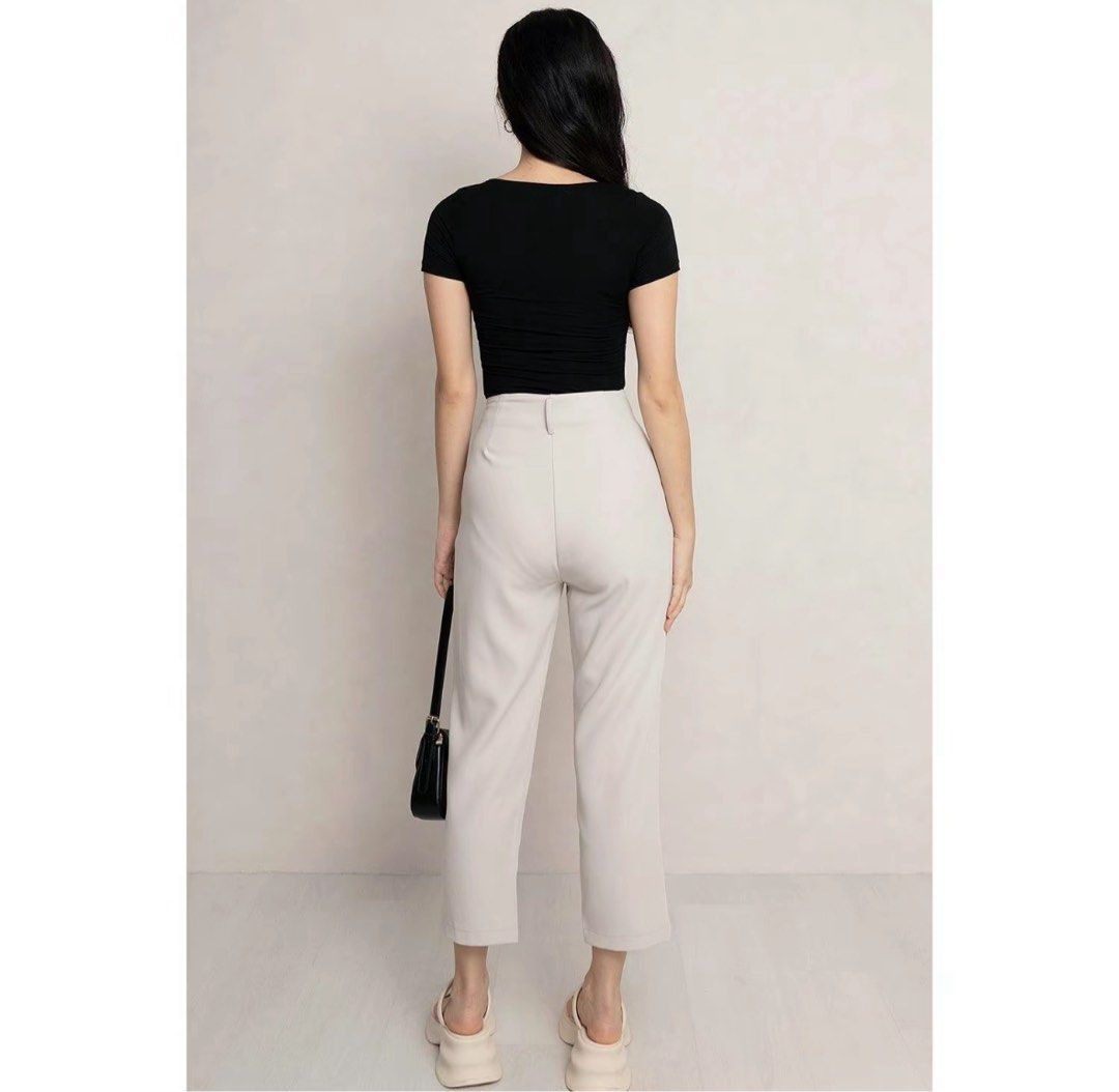 BNWTIP SSD Jayla Padded Top *MM* - Black - Size S (Category: Blouses) located in Singapore. Submitted by 88.zaizai (Listing ID 1390610914, Image 2). Description: Brand New With Tag in Packaging Measurements in 3rd pic! - Super soft material - Padded! Selling cos i accidentally carted out 2 Mailing +$2.50 .