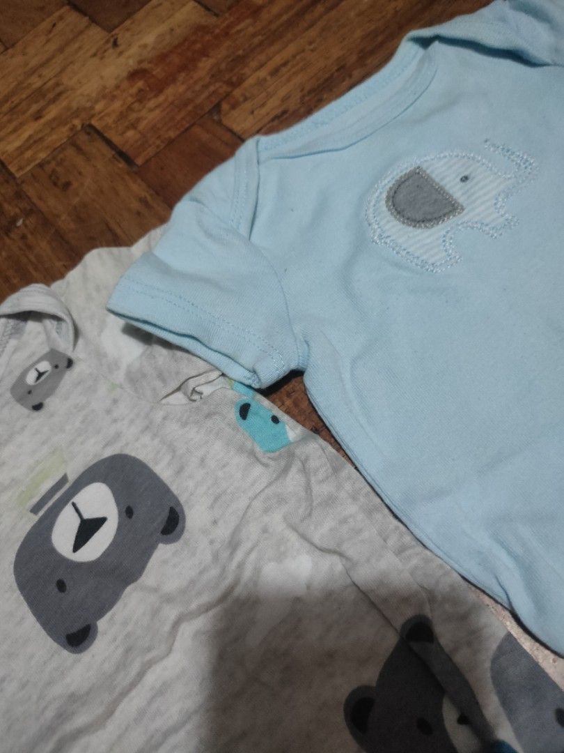 BUNDLE Very cute Onesies (Category: Babies & Kids Fashion) located in Manila. Submitted by anneesp (Listing ID 1390752316, Image 2). Description: Fits newborn to 3 months Part of my favorites!❤️ rfs: outgrown #onesies #babyclothes #infantclothes #cuteonesies #babywear.