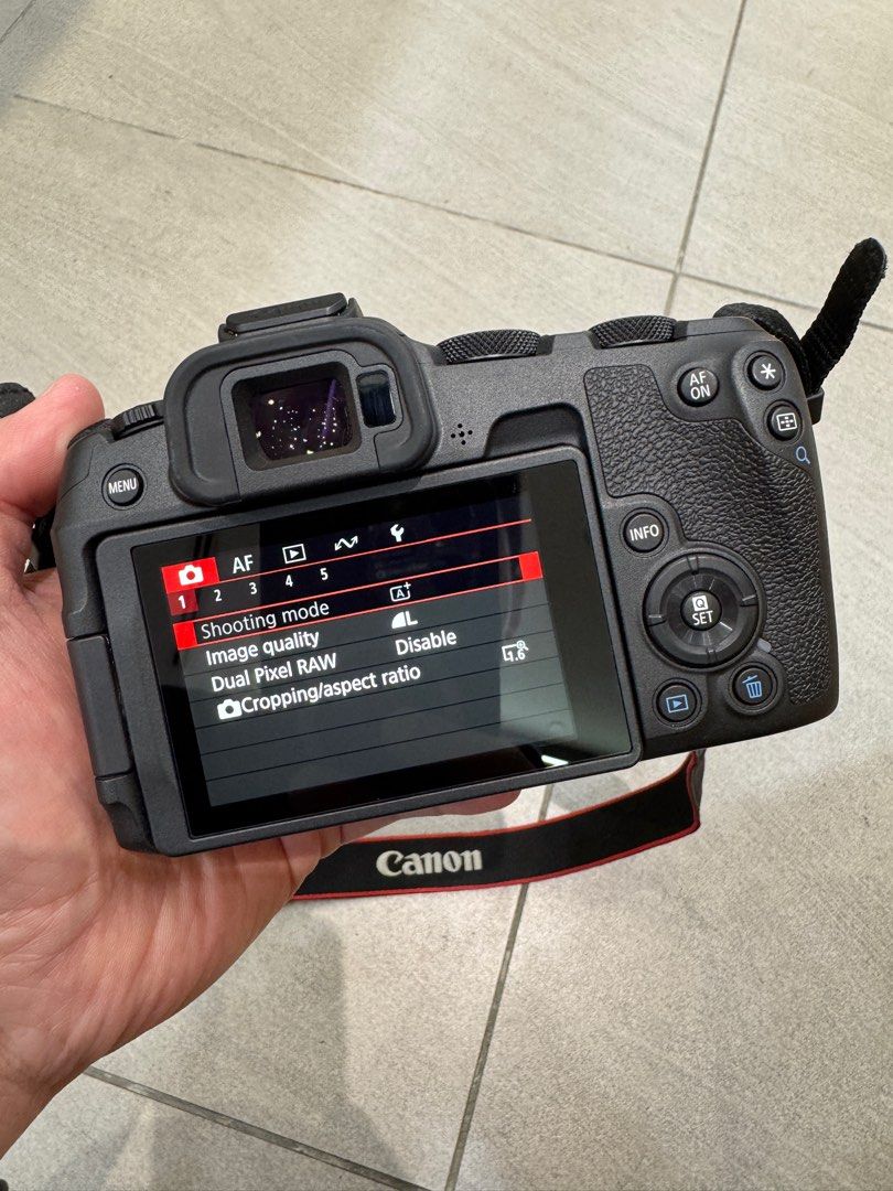 Canon EOS R8 Body [shutter count 11K], Photography, Cameras on Carousell