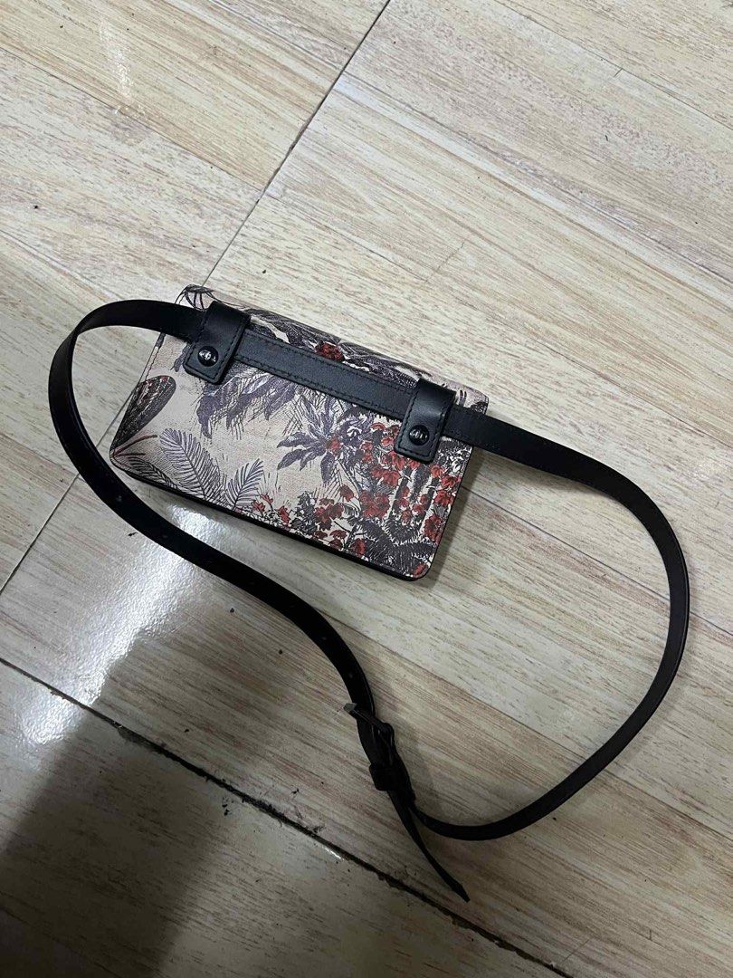 Christian dior (Category: Luxury Bags & Wallets) located in Baguio. Submitted by jenbieabil78948 (Listing ID 1390647114, Image 2). Description: 🔥 Dior Condition: excellent Color Rate: 10 ❌ None.