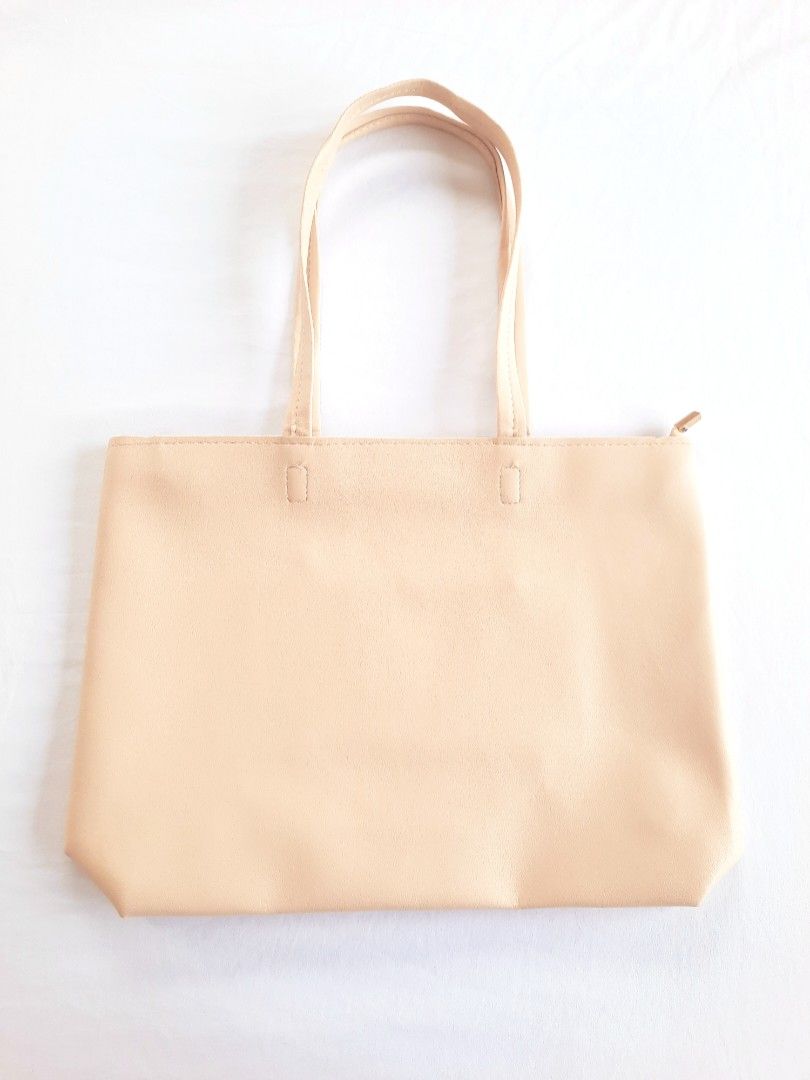 Classic Beige Shoulder Bag (brand new) (Category: Shoulder Bags) located in Paranaque City. Submitted by adoptastuff (Listing ID 1389521499, Image 1). Description: * Brand new condition.
