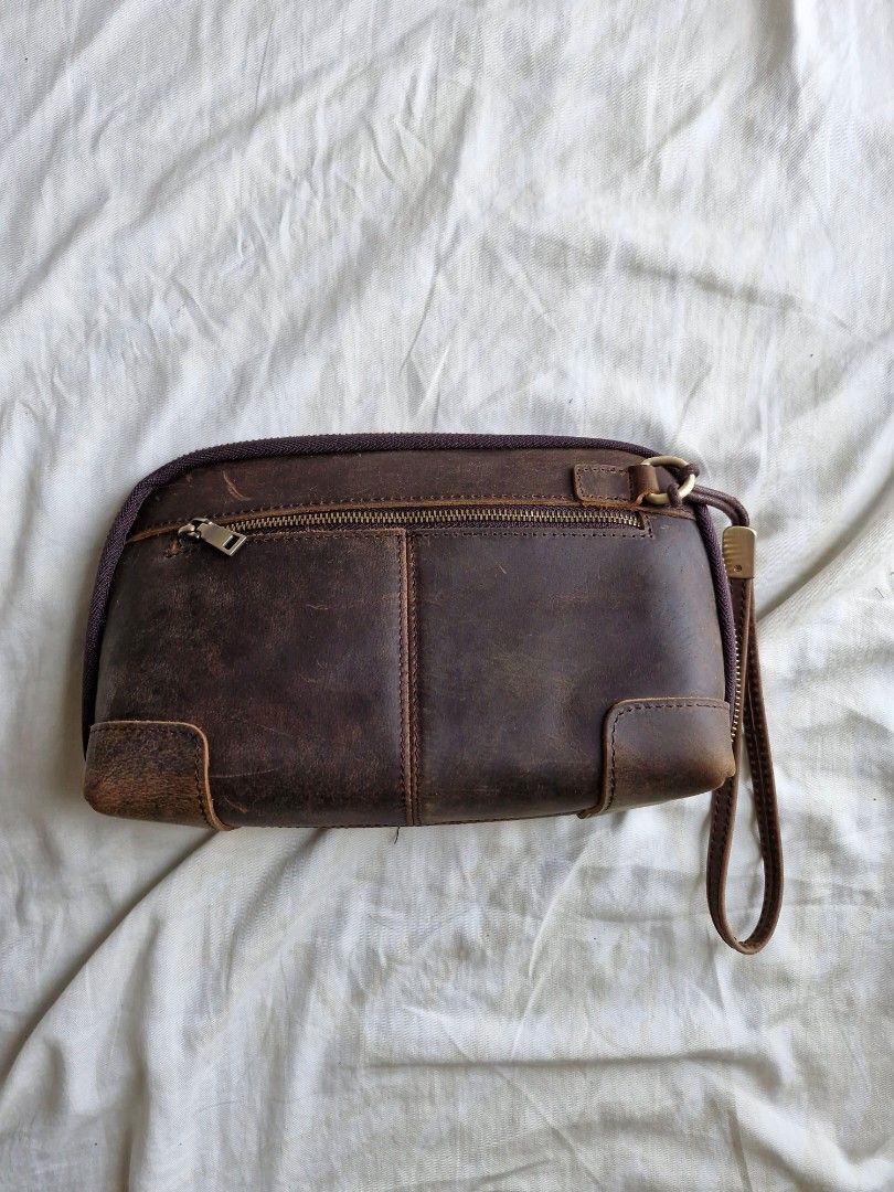Contact's Clutch Bag Brown Leather (Category: Belt bags, Clutches and Pouches) located in Mandaluyong City. Submitted by s0nym (Listing ID 1390626965, Image 1). Description: Unisex Unused Details in the last photo RFS: Decluttering.