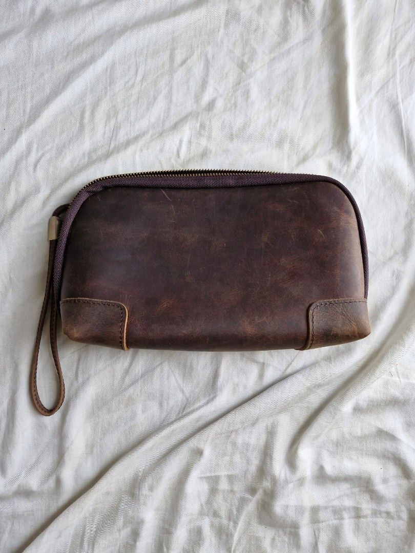 Contact's Clutch Bag Brown Leather (Category: Belt bags, Clutches and Pouches) located in Mandaluyong City. Submitted by s0nym (Listing ID 1390626965, Image 2). Description: Unisex Unused Details in the last photo RFS: Decluttering.