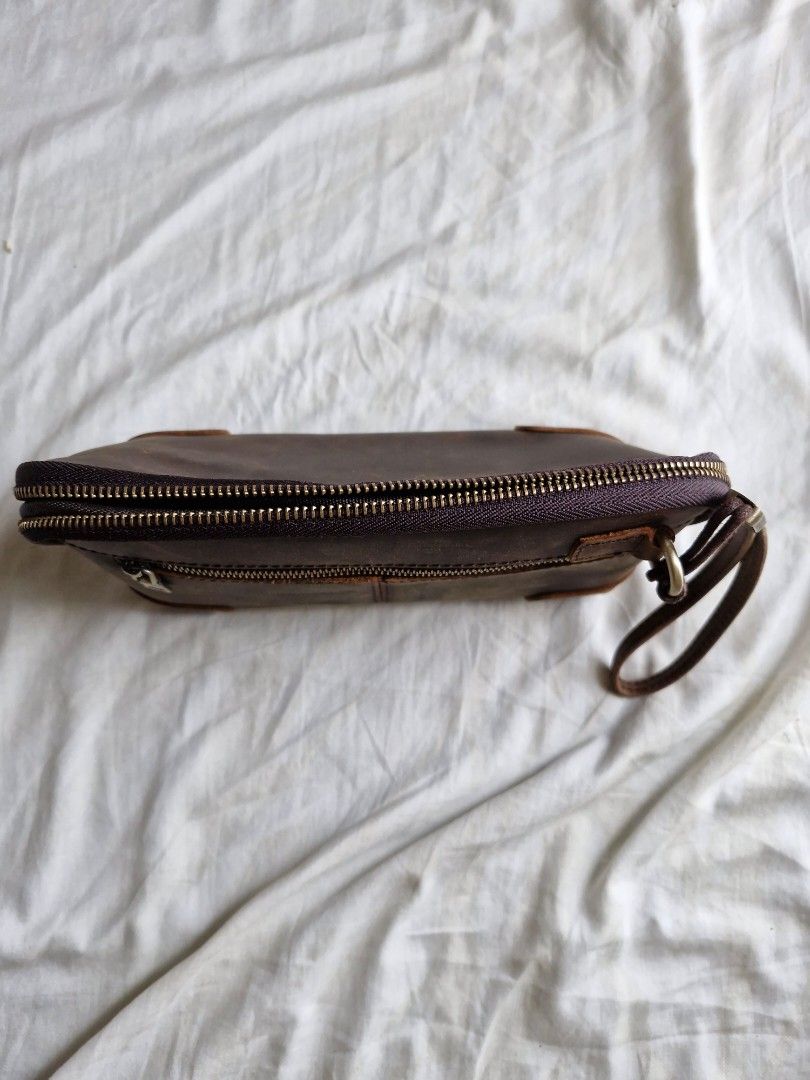 Contact's Clutch Bag Brown Leather (Category: Belt bags, Clutches and Pouches) located in Mandaluyong City. Submitted by s0nym (Listing ID 1390626965, Image 3). Description: Unisex Unused Details in the last photo RFS: Decluttering.