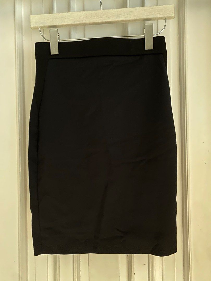 COS Pencil Skirt (Category: Skirts) located in Mandaluyong City. Submitted by declutteringmodenow (Listing ID 1390667255, Image 1). Description: Pencil skirt with a stretchy waistband from COS Size: XS/EU32 Made in Turkey.
