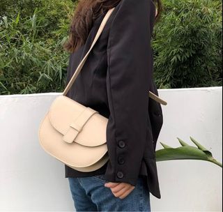 (Category: ) located in . Submitted by heyyyyychlooooo (Listing ID 1390751645, Image 1). Description: .