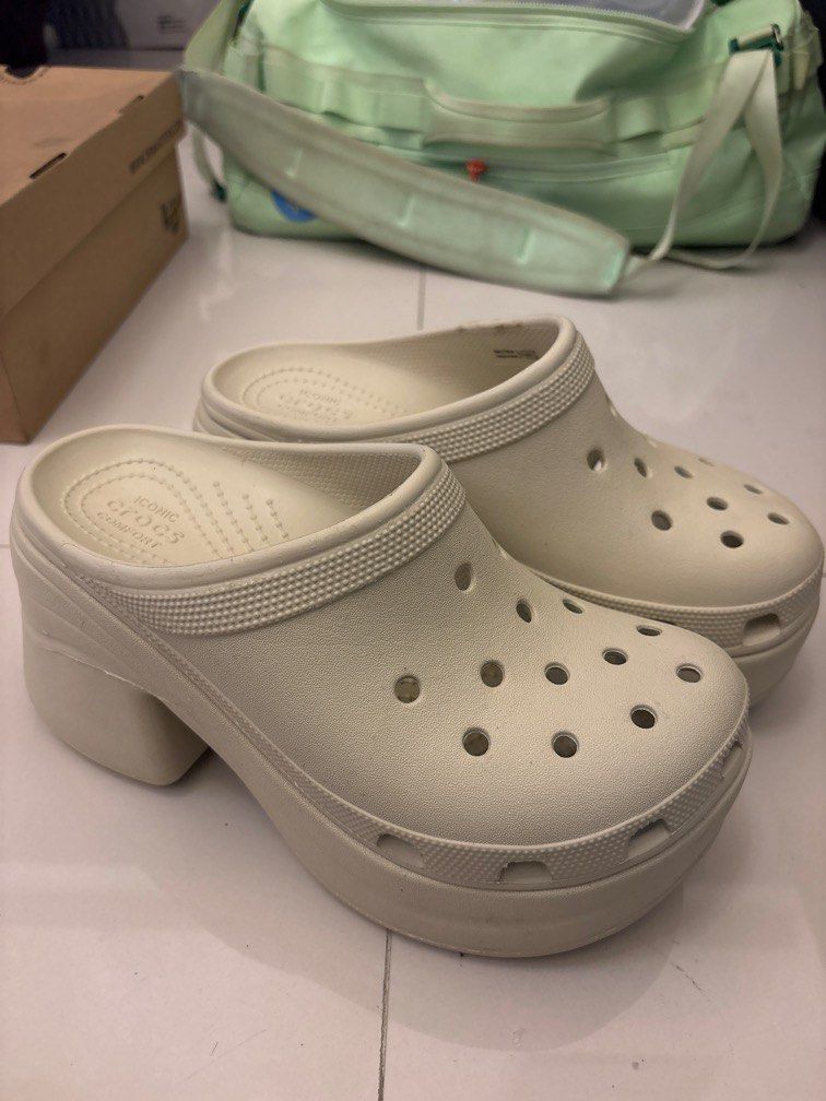 Crocs Siren Clog in Bone M6/W8 (Category: Sandals) located in Cainta. Submitted by kondomari (Listing ID 1390781715, Image 2). Description: Used once..