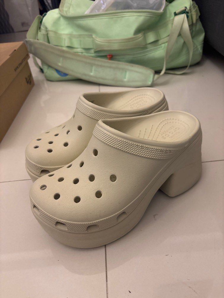 Crocs Siren Clog in Bone M6/W8 (Category: Sandals) located in Cainta. Submitted by kondomari (Listing ID 1390781715, Image 3). Description: Used once..