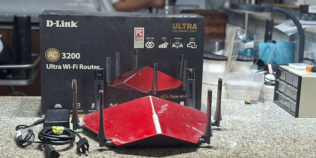 D-Link DIR-890L (Category: Networking) located in Binan City. Submitted by monnit (Listing ID 1390707089, Image 1). Description: Like new halos di nagamit may protective plastic yung antennas at yung body ng router as seen sa picture.