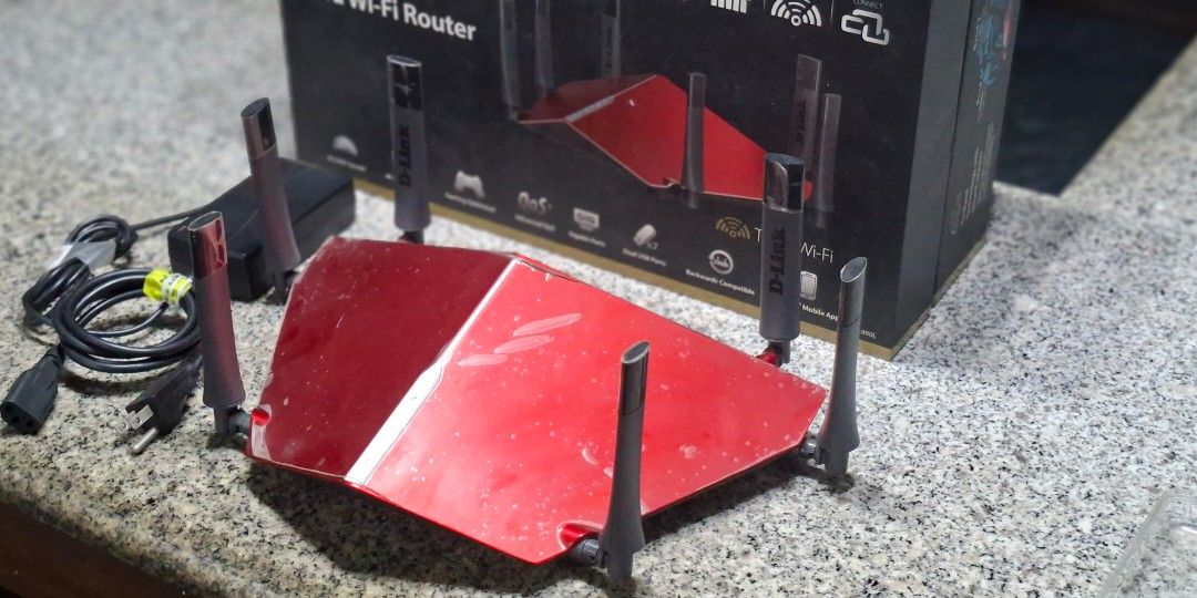 D-Link DIR-890L (Category: Networking) located in Binan City. Submitted by monnit (Listing ID 1390707089, Image 2). Description: Like new halos di nagamit may protective plastic yung antennas at yung body ng router as seen sa picture.