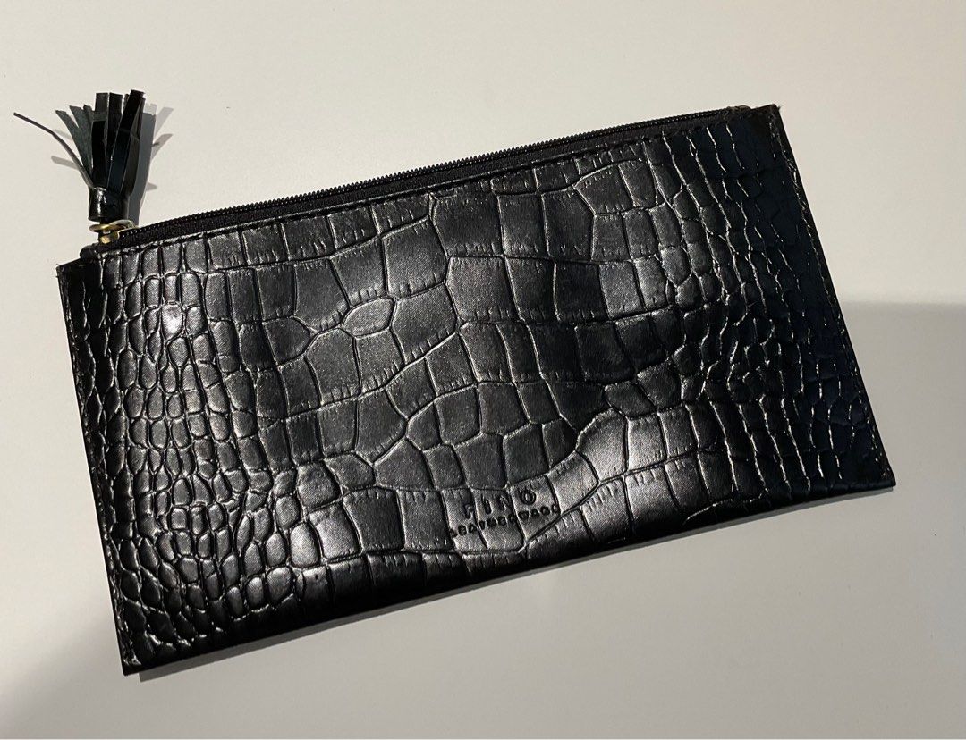 Fino black wallet (Category: Wallets & Card holders) located in Manila. Submitted by induljenceco (Listing ID 1390607308, Image 2). Description: Black leather.