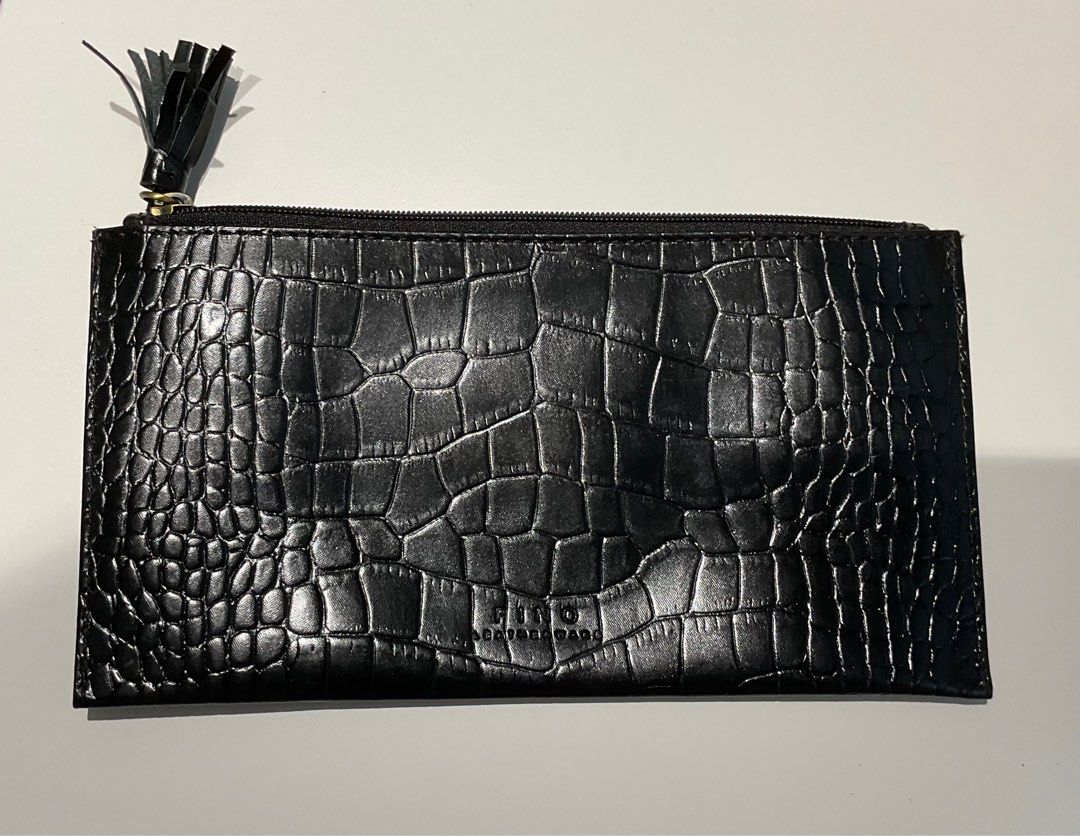 Fino black wallet (Category: Wallets & Card holders) located in Manila. Submitted by induljenceco (Listing ID 1390607308, Image 1). Description: Black leather.